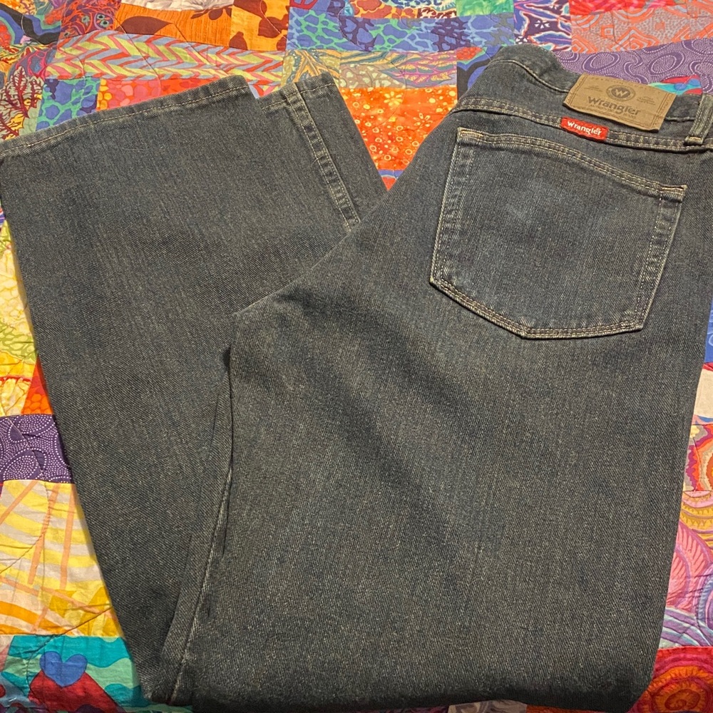 Wrangler Men's Relaxed Fit Jeans in Dark Blue